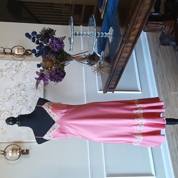 Victoria's Secret Silk Pink Ruffle Hem Nightgown Slip. Size L - Picture 1 of 17